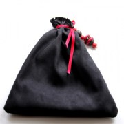 2019 Aszak zwart met rood